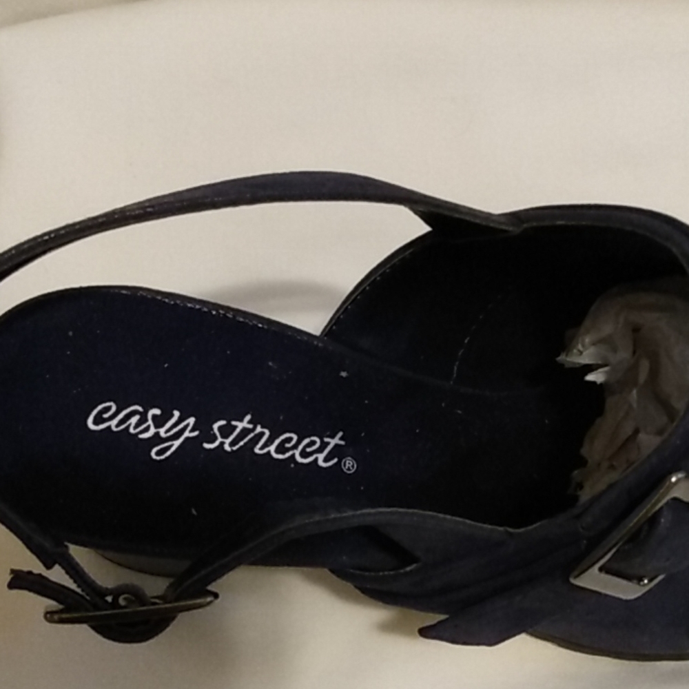 Shoes - Picture 2 of 4